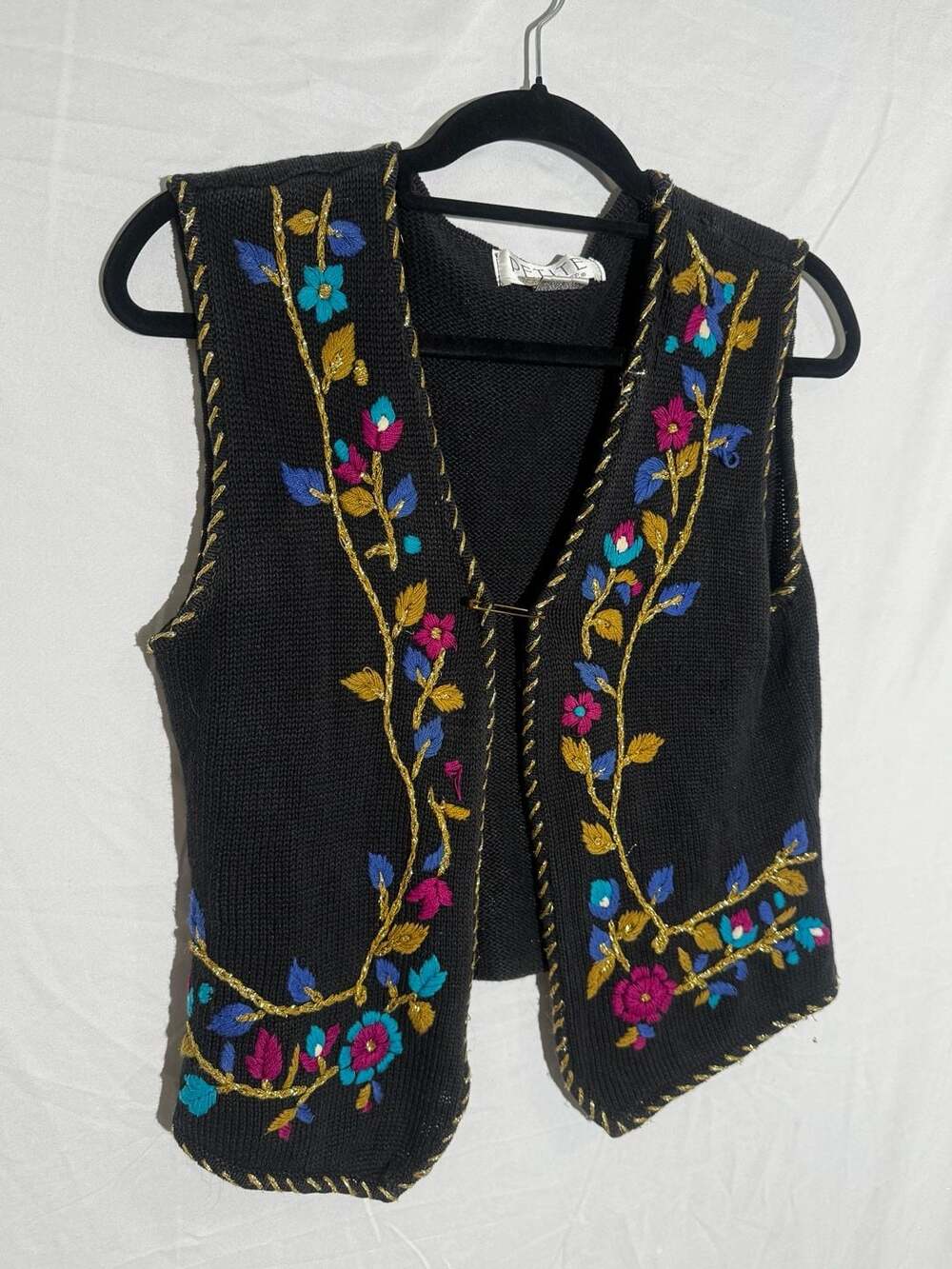 Petite Sophisticates Vintage Floral Embroidered Knit Vest Womens Petite Black M